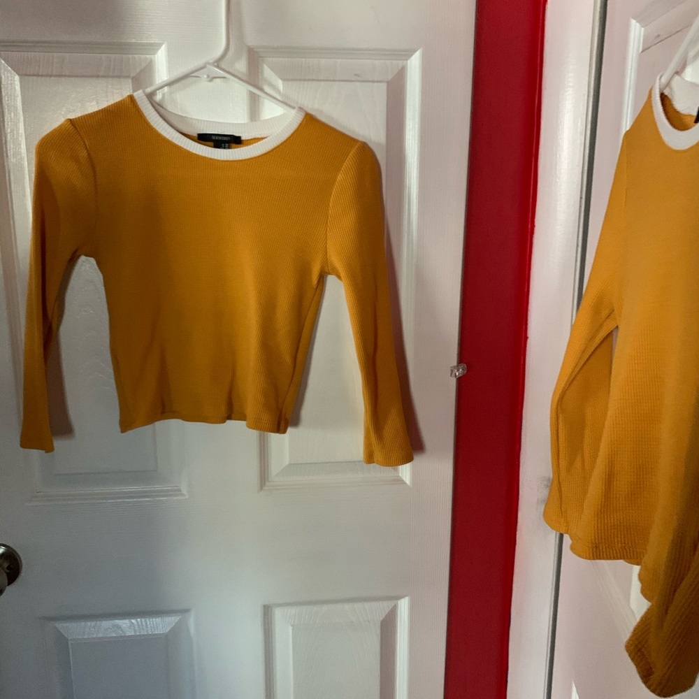Cropped 3/4 long sleeve top
